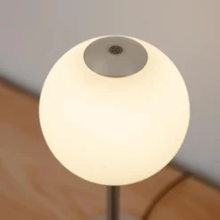 Audrey bordlampe med USB-C