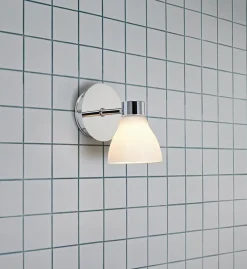 Cassis vegglampe IP44 - Krom/opalhvit - Krom / Opal