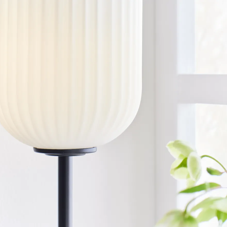 Cava bordlampe - Opalhvit/Svart - Svart / Opal