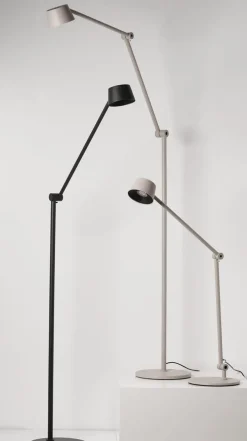 Direction F1 gulvlampe 2700 kelvin - Dimbar