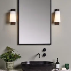 Lago 280 vegglampe IP44 - Bronse/Opal glass skjerm