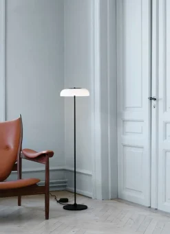 Nuura Blossi gulvlampe svart