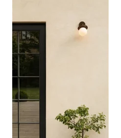 Nuura Liila utendørslampe - bronse/opal
