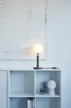 Nuura Miira bordlampe svart / opal