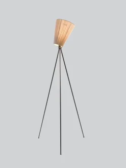 Oslo Wood gulvlampe svart med skjerm
