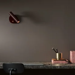 Slender vegglampe