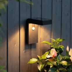 Vegglampe Solcelle med sensor - Svart